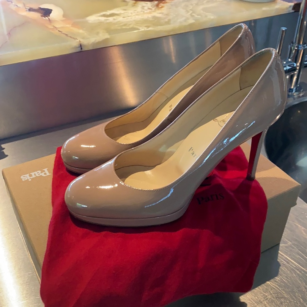 Christian Louboutin simple pump